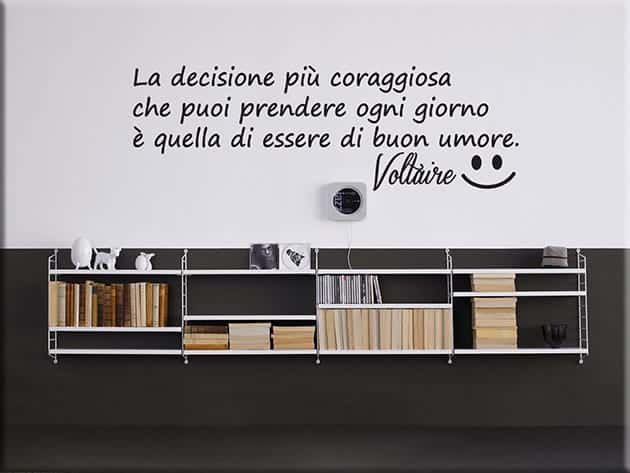 adesivi murali frase Voltaire buon umore