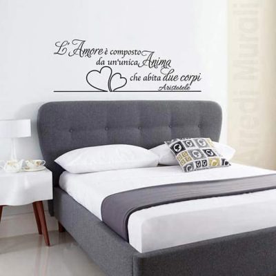 Decoro camera da letto con scritta d'amore nera