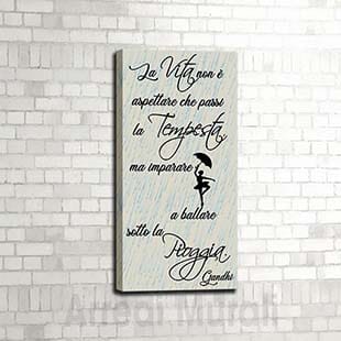 quadro con scritte frase Gandhi verticale e senza cornice