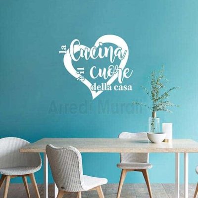 Scritte adesive per cucina con frase "la cucina è il cuore della casa" bianco