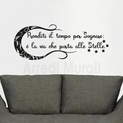 ADESIVI MURALI FRASE SOGNARE CON LUNA E STELLE CHE COMPLETANO LA DECORAZIONE DA MURO