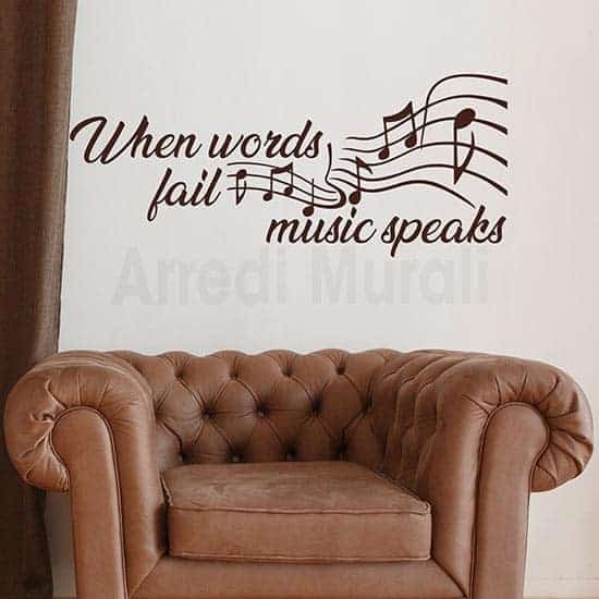 con note frase e pentagramma marrone