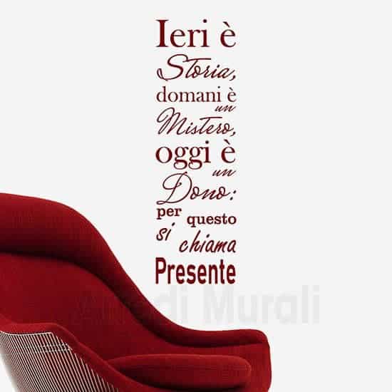 Scritte adesive con frase sul presente rosso