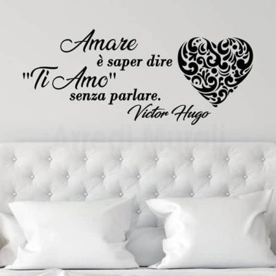 Frase adesiva sull'amore citazione di Victor Hugo nero