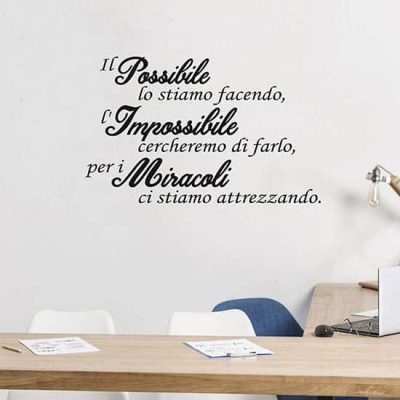 Frase adesiva motivazionale per muro