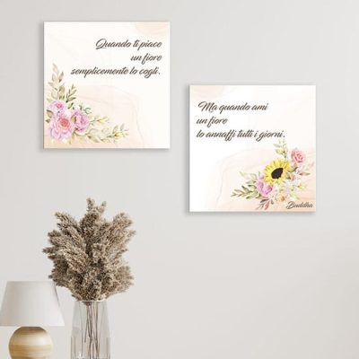Quadri con fiori e frase di Buddha stampati su tela