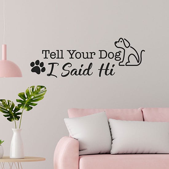 Scritta adesiva da muro sul cane