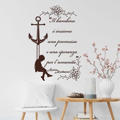 Decorazione adesiva con frase di Maria Montessori per la parete