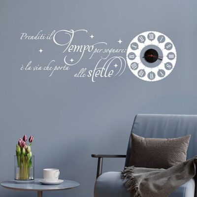 Orologio da parete di design con frase adesiva decorativa