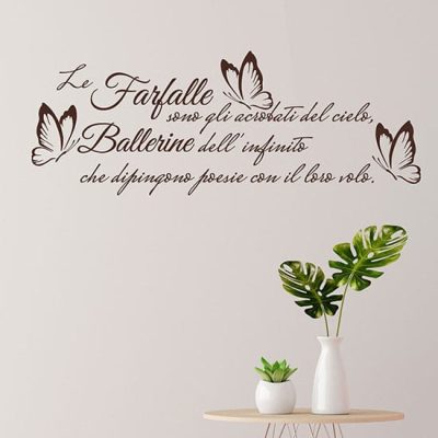 Scritte adesive da parete sulle farfalle