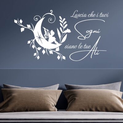Decorazione da parete in vinile bianco con scritta ispirazionale e disegno floreale fiabesco per ambienti rilassanti.