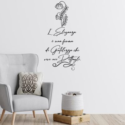 Adesivo da parete nero su fondo neutro con frase calligrafica e fiore lineare. Design minimal con messaggio ispirazionale per valorizzare soggiorni, ingressi o angoli lettura.
