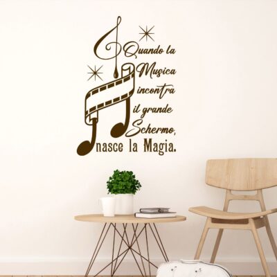 Adesivi per pareti musica e cinema dallo stile moderno, con simboli di pellicola e note musicali intrecciati a una frase evocativa.