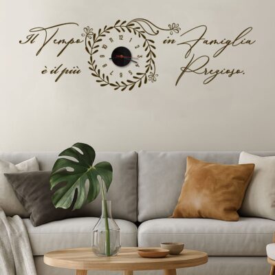 Orologio per parete con stickers murali dal design elegante, con scritta adesiva e decoro a rami, ideale per arricchire salotto o camera da letto.