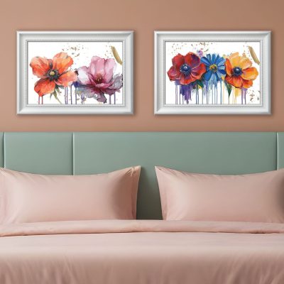 Eleganti quadri decorativi floreali su tela con effetto pittorico moderno e cornice finta stampata, ideali per arredare ambienti luminosi.