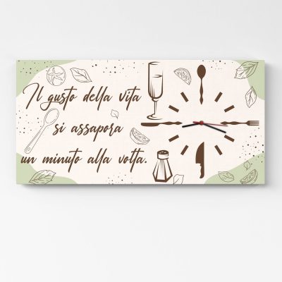 Orologio da cucina con frase motivazionale stampata su tela moderna, elegante e pronto da appendere.