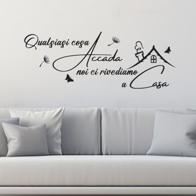 Scritte adesive casa per soggiorno in nero con frase romantica e casetta stilizzata sopra divano